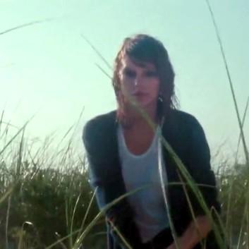TSwiftLA's tweet image. Behind the scenes video from Taylor&apos;s Rolling Stone cover photoshoot: music.yahoo.com/video/taylor-s…