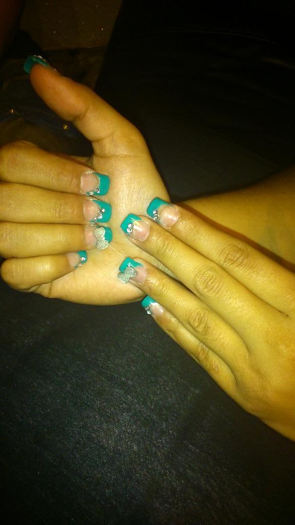 RosaNails94's tweet photo. Uñas verde agua, con perlas de plata y lazos de piedra 💅 🎀 http://t.co/NZcds5SSPs