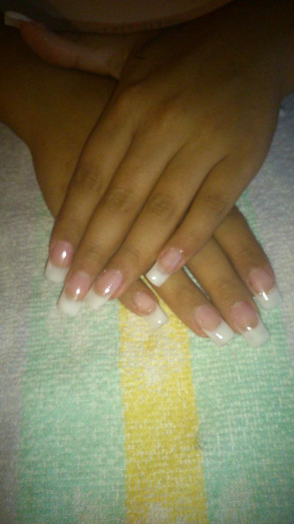 RosaNails94's tweet photo. Uñas francesas 💅 http://t.co/oSDOZnyTCm