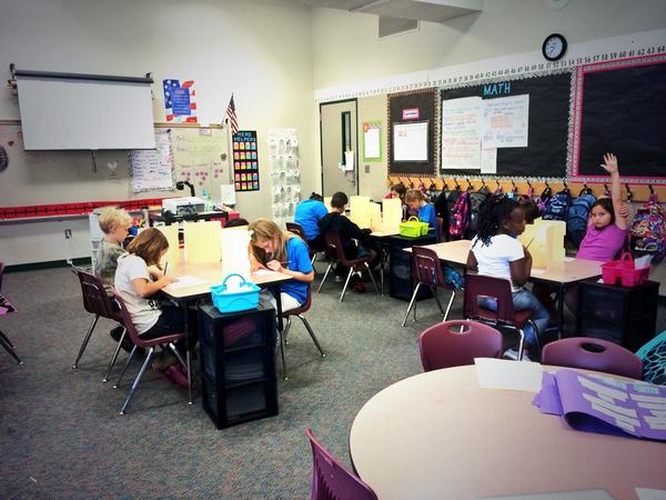 Bowen_Bobcats's tweet image. Awesome third graders in Mrs. Minatrea&apos;s class taking their science safety quiz! #LabReady #science @Wallis_BeTheONE