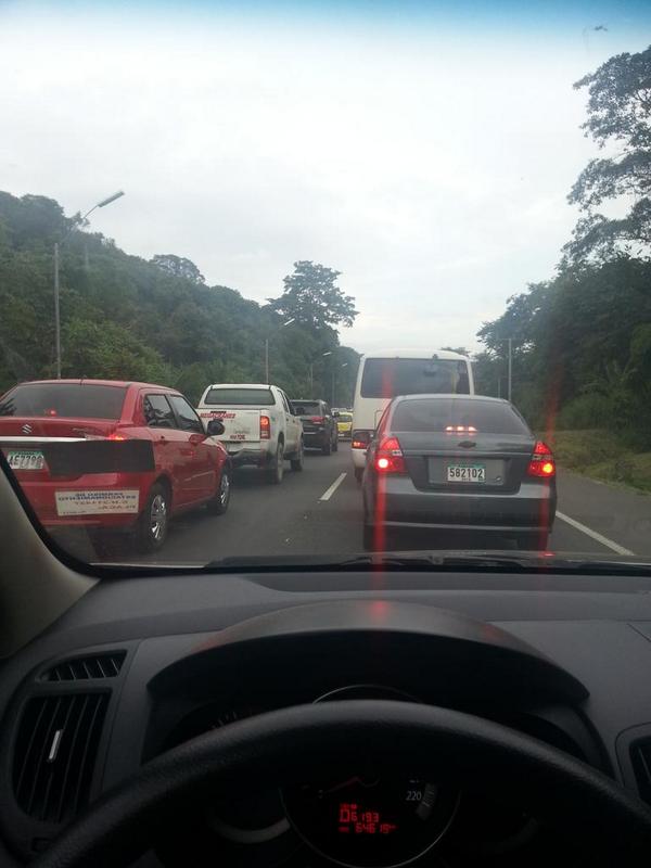 KevinVLM's tweet photo. Es una locura ir a la ciudad a esta hora @tvnnoticias @CriticaPa http://t.co/wdQOJ0Dyjo