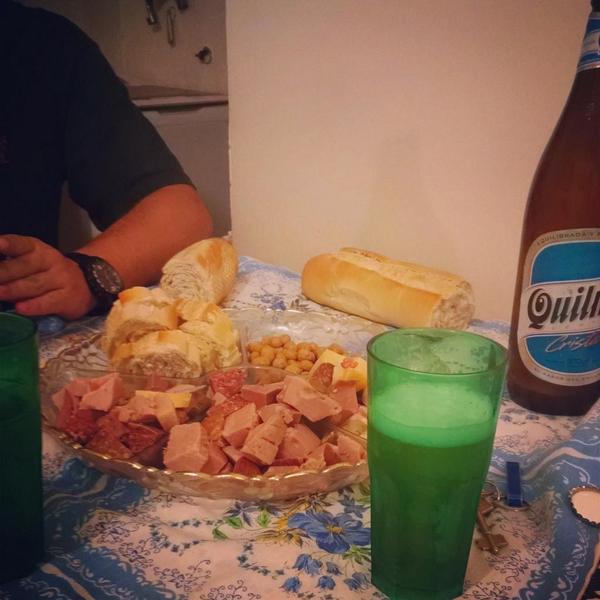 aguparracone's tweet photo. #picada #largando #viernes http://t.co/MGl2OczKvH