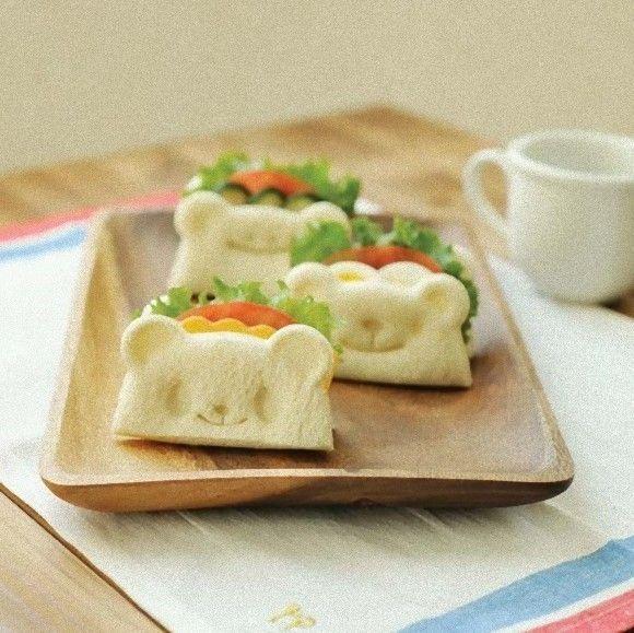 designsuteki's tweet photo. パンに型を押すだけで立体的なパンダやクマが作れちゃう「パンDEポップ! アップ」。これがあれば食卓が楽しくなりそう！ http://t.co/3sdig6ZQDr