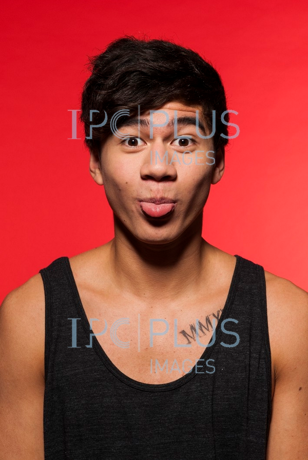 Site5SOSBR's tweet photo. Calum para a Teen Now! http://t.co/aPaqVPljA1