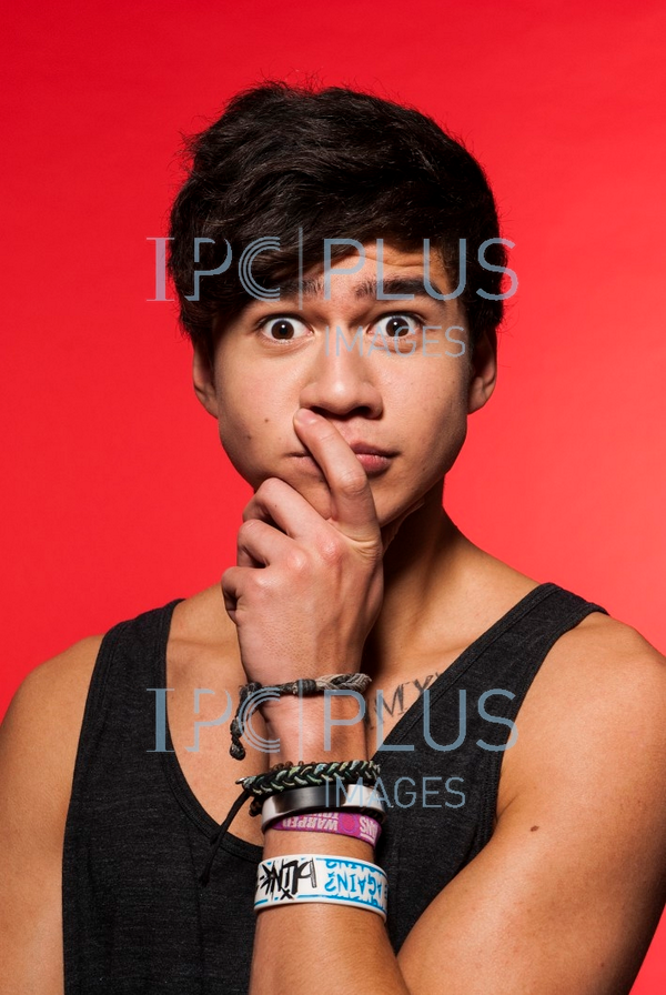Site5SOSBR's tweet photo. Calum para a Teen Now! http://t.co/aPaqVPljA1
