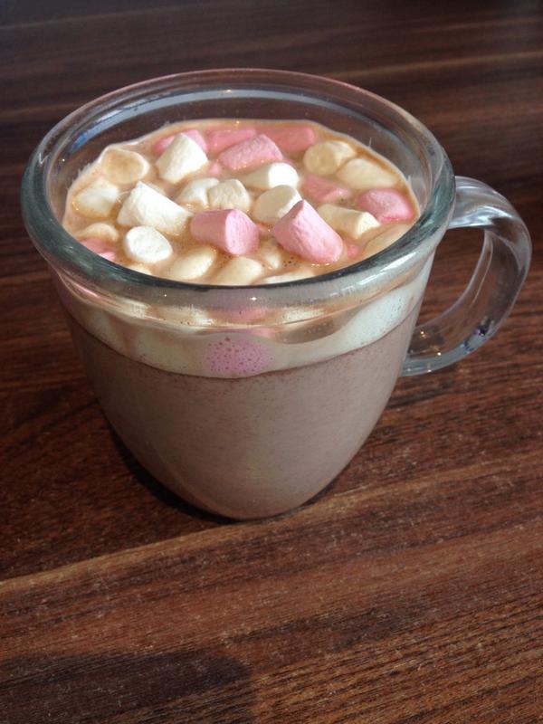 glitterwallsuk's tweet photo. #HotChocolateBreak #FeelingCold #marshmallows βοΈπ« http://t.co/AIyFL5O1p3