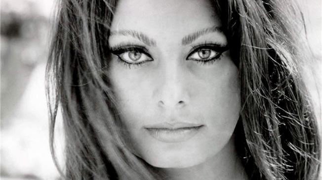   Happy Birthday Sophia Loren wonderful woman and actress.   Cor!!