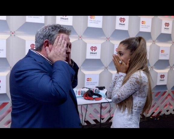 _GrungeGrande's tweet photo. Ariana at the iHeartRadio music festiva last night ; She is s'cute http://t.co/BRzbYT1fBQ