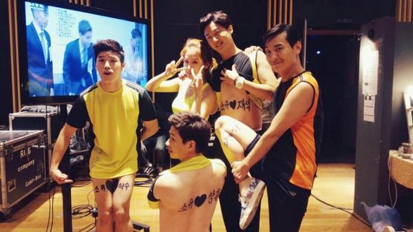 "<a href="/sistarsistar/">sistar</a>: [소유] SNL코리아! 정말 정말 즐거운 경험이었어요~^.^모든 출연자&amp;스태프 여러분 수고하셨습니다~♡ 아 소유X어반자카파 프로젝트도 잊지 말고 기대 많이♡해주세요! "