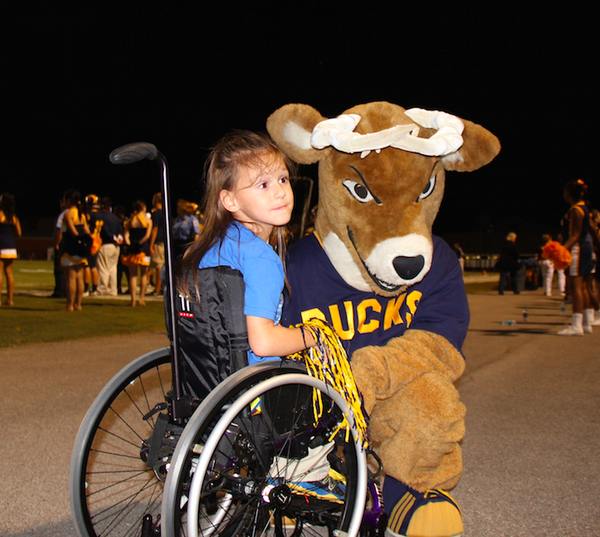 Buckhorn_High's tweet photo. Looks like Bucky made some new friends!  @zipcity14 @rowanscott @BuckhornNHS #BuckNation #BHSHC14 http://t.co/9Z6z8O79qK
