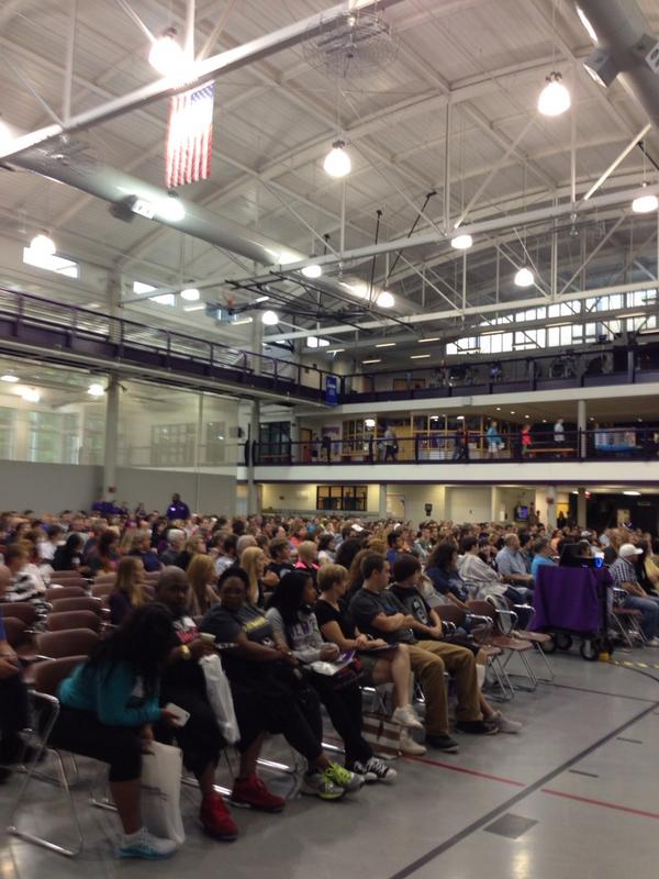 Sara_Lytle's tweet photo. #DiscoverWestern has a great crowd today!!!  It's a great day to be a Leatherneck! http://t.co/dW7wnOMVoF