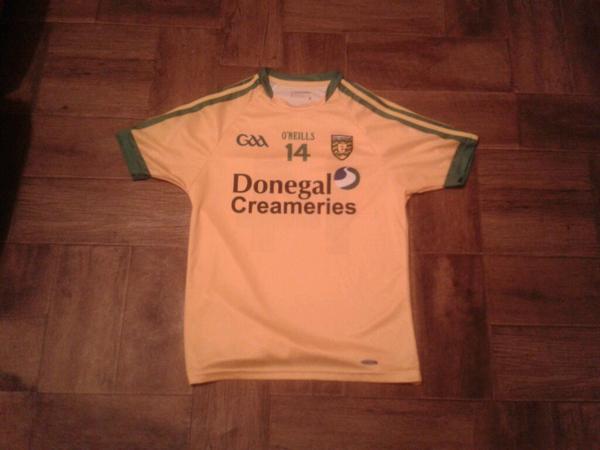 TheJMacPodcast's tweet photo. Ahead of the big game tomorrow we have this Donegal jersey to giveaway! RT and Follow to win!! #Donegal #GAA http://t.co/xB6v2CyZcr
