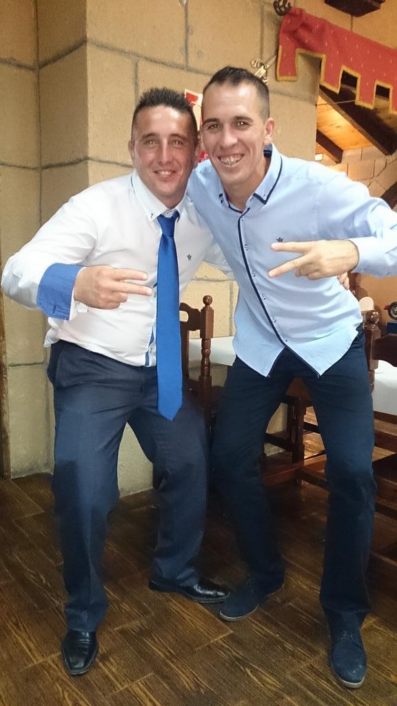 LgeGil's tweet photo. Los compadres el pulga y el linterna @EnanoJm23 http://t.co/xRd4HNU2FR