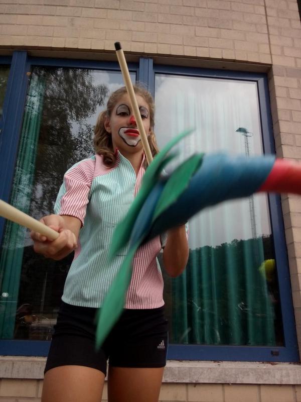 AVFitZeist's tweet image. We begonnen met oefenen #devilstick