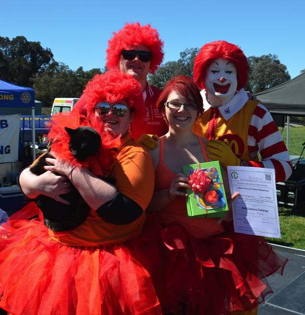 RMHC_Challenge's tweet image. Cougar the cat was hugely popular today! Here he is posing with @joel_p_edwards and Ronald!  #RMHCanRun