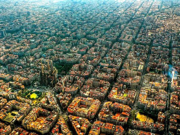 Know's tweet photo. Barcelona from above http://t.co/ix4JNgRmyz