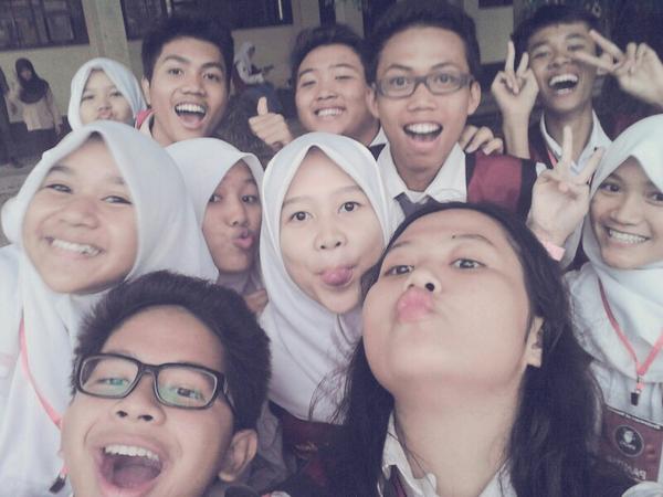 Kegilaan ketua dan para panitia diklat! <3