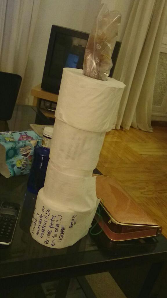 martaest30's tweet photo. El mejor regalo q unas amigas pueden hacer http://t.co/GlE3YGEnjj