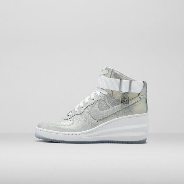 "<a href="/nikestore/">Nike.com</a>: The Women's Pearl 
AF1 Hi: swoo.sh/1uI8GcX
LF1 Sky Hi: swoo.sh/1uHXMoy " @rebeccaamaryann