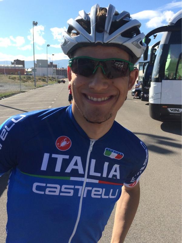 GuardaCarlo's tweet photo. #Ponferrada2014 ma guarda chi e' passato oggi !!! @GannaFilippo cronoman junior "azzurrissimo"..:))👏👍💪 http://t.co/JVjf9ChB2K