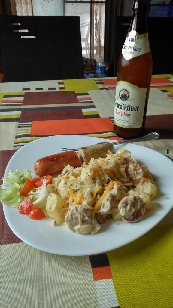 JosicoDiaz's tweet photo. Nuestra oktoberfest :) @maria_mt91 http://t.co/kutprXvCN2