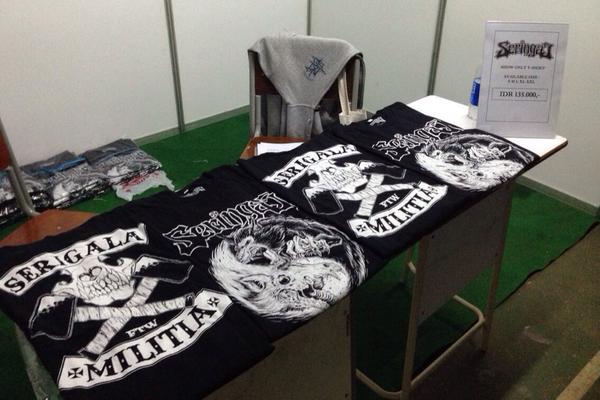 Seringai's tweet photo. show-only tshirts di @abstrak_VI Bandung. sudah tersedia di venue! http://t.co/6PCqd3Lh9j