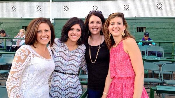Julie_Stewart2's tweet photo. Downs after dark last night with these girls!! 😘💕 http://t.co/GNbDyZx3TM