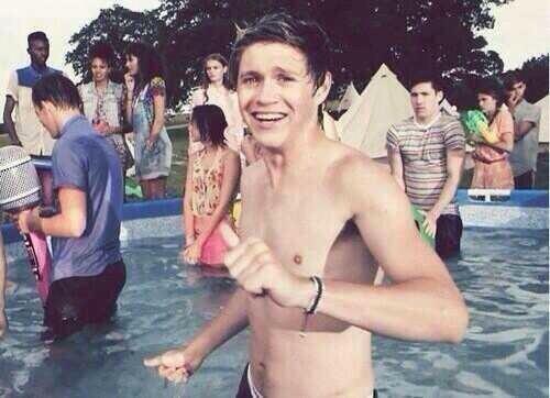 snowytannie's tweet photo. 2 years since we saw this

My heart still can't take it  #2YearsOfLWWY
#EMABiggestFans1D http://t.co/Xjy1PYG098
