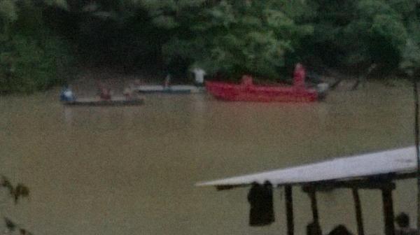 Ops mencari mangsa lemas di Sg. Kg.Org Asli Bukit Rok pada 20/9/2014. Ops ditangguhkan pada jam 7 mlm