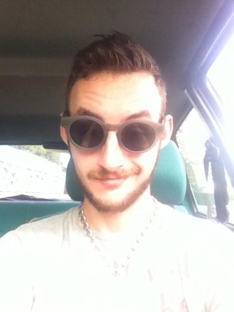 iamaneditor's tweet photo. Hello Twitter j'ai de nouveaux cheveux. #newhair #ouf #plusleger http://t.co/5dKhYbNQNJ