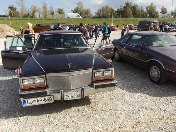 uporabnastran's tweet photo. Ko na poti domov, čisto slučajno naletiš na All American car meeting. Avtov je še več kot 100. #v8club #avti http://t.co/Nsts6KW4za