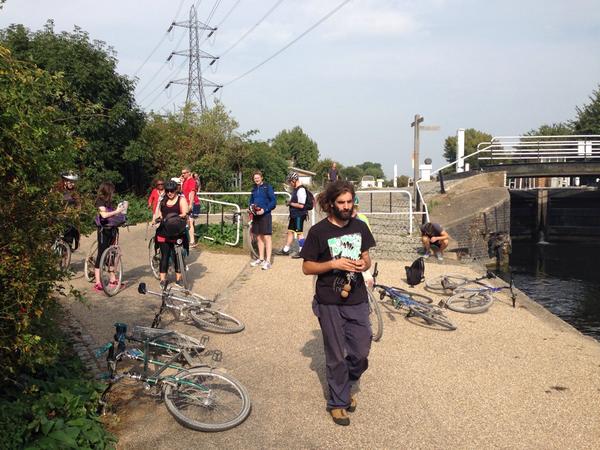 GovertDeketh's tweet photo. Who's the intruder. Another break around Tottenham hale. @marriottbiketourgb http://t.co/CCwMWypaMX