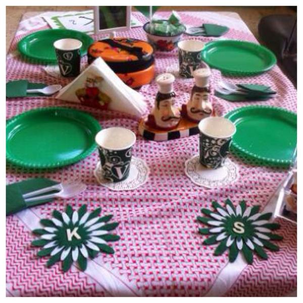 طاولات المطعم من تنسيق الطالبات