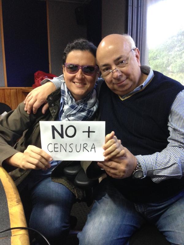 cmrondon's tweet photo. ¡Miren quién está con nosotros en el estudio! Ya al aire @raymacaricatura quien fue despedida de @ElUniversal http://t.co/vsNSxH0ShZ