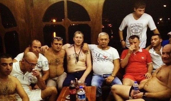Грязный сходняк с ненасытными давалками Грязный сходняк с ненасытными давалками