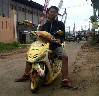 ARIF
Yang punya kawasan! *gak tau kawasan manah.. ｢(ﾟﾍﾟ)
cuss kenalan gih facebook.com/arif.lamers
#memberKOMMA