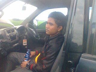 ARIS
Yg punya dealer YAMAHA di sini nih..
Tapi lebih mirip supir deh kegnya!hehe
facebook.com/haris.triyadi.…
#memberKOMMA