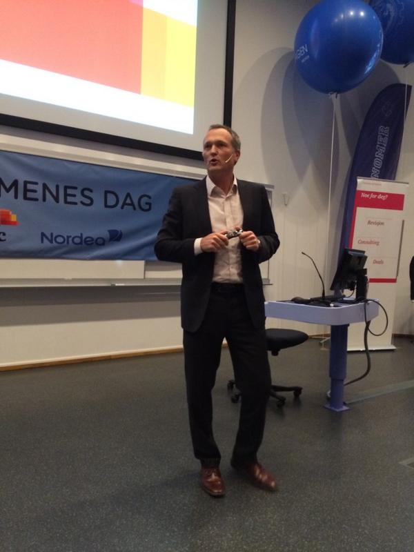 BISivok's tweet photo. Adm. dir. i @PwC_no, Håvard Abrahamsen er i gang med foredrag nr. 2! Globale megatrender er på agendaen. #sivøkdagen http://t.co/fQlJ0rbip8