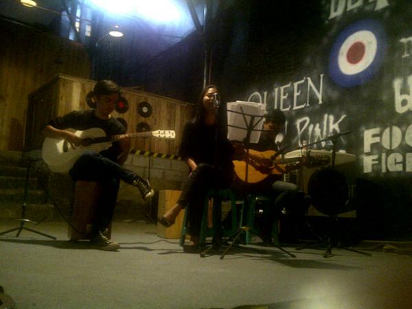 <a href="/Estate_4th/">4th Estate</a> is performing to accompany you makan malam romantis a la British! \(´▽`)/