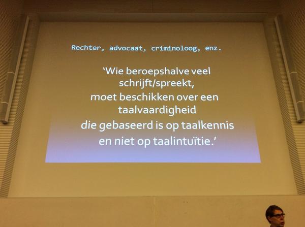 Smullen van taal met Wim Daniels tijdens college SVA nieuwe stijl met eerstejaars in Nijmegen