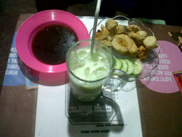 KedaiMaaf's tweet photo. susu murni melon dan pempek nya rekomendasi bgt nie, ayo mampir ksini d jamin bkln ketagihan :-) #maaf http://t.co/buaAMyHrV1
