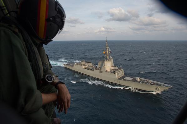 Armada_esp's tweet photo. #FOTOS Unidad Aérea Embarcada fragata ALM JUAN DE BORBON en aguas del Mar Negro. Agrupación Naval OTAN RT @EMADmde http://t.co/lZAwkwQKq6