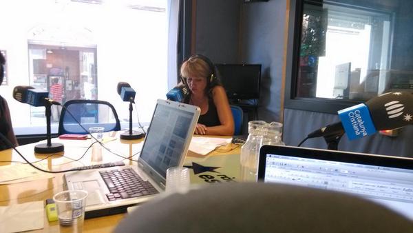 EstemAmbTuRadio's tweet photo. Ara mateix, a Estem amb tu: protocol, amb Jacqueline Ruiz. http://t.co/2y8zOZMBJx