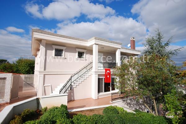 Kanlıca'da Geniş Bahçeli, Manzaralı Villa #İstanbul #Beykoz eviniz.com/102551 via <a href="/eviniz/">eviniz.com</a>