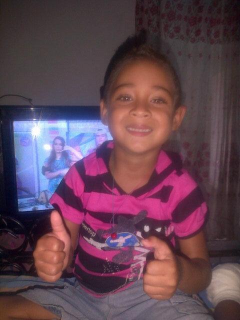 dailennys's tweet photo. Hola nos encanta chica vampiro saludos a ToDos @AtomicoOficial desde carabobo #SelfieAtomico http://t.co/xQ1nqIpVD0