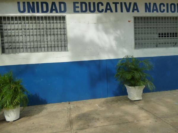 yanuary20's tweet photo. @saezaj Durante de la escula victor capo (nos falta poco) edo zulia municipio simon bolivar http://t.co/TEVqrhcqMf
