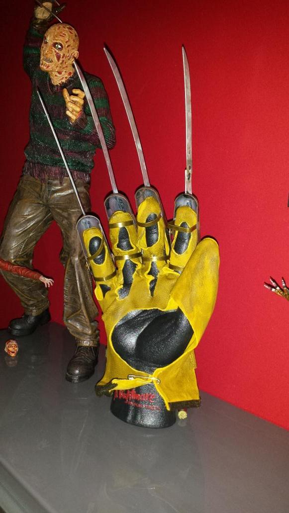 themantleclinic's tweet photo. Fantastic prop replica Freddy glove arrives! Thanks @HorrorWarehouse #neca @NECA_TOYS @RobertBEnglund #primetimebitch http://t.co/2gerlwlvhE