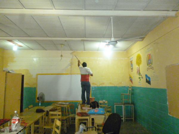 yanuary20's tweet photo. @saezaj durnante de municipio simon bolivar edo zulia escuela victor capo http://t.co/wLzh5dhygN