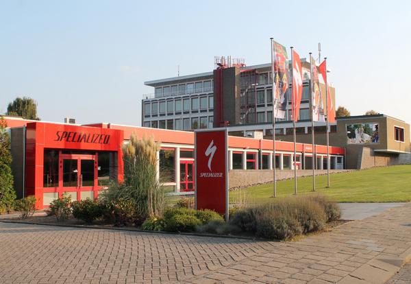 Nibali + Touroverwinning = Geel kantoor; Contador + Vueltaoverwinning = Rood kantoor! #trots
