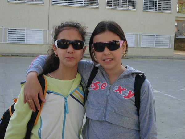 MotaSalado's tweet photo. Qué de tiempo sin publicar nada... El inicio de curso me tiene estresada.
Ahí van Marina y Celia. Qué chulas ellas. http://t.co/cVUjlGWYjS